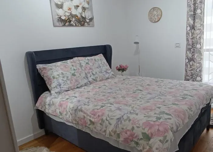 Aurea Elegant Lux 公寓